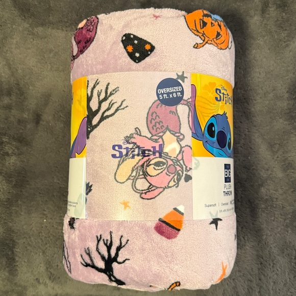 The Big One Disney Stitch Halloween Plush Throw 5ft x 6ft NWT - Picture 3 of 6